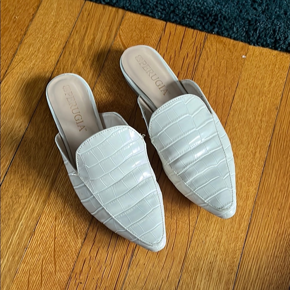 SOLD - Women's Elegant Cream Mules